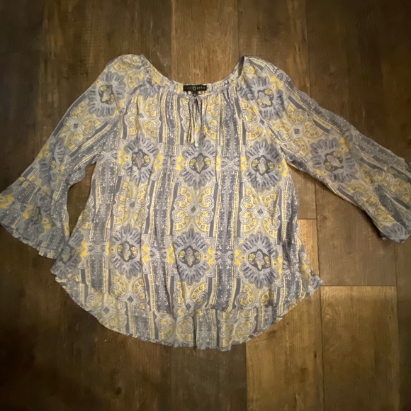 Top - Picture 1 of 2